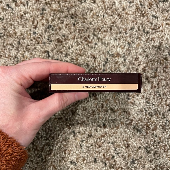 Charlotte Tilbury Flawless Finish Powder - Picture 2 of 6